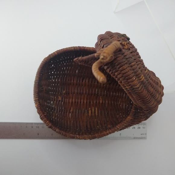 Vintage Christmas Reindeer Wicker Basket Long Boho Chic AS IS Missing Ear - Picture 6 of 7